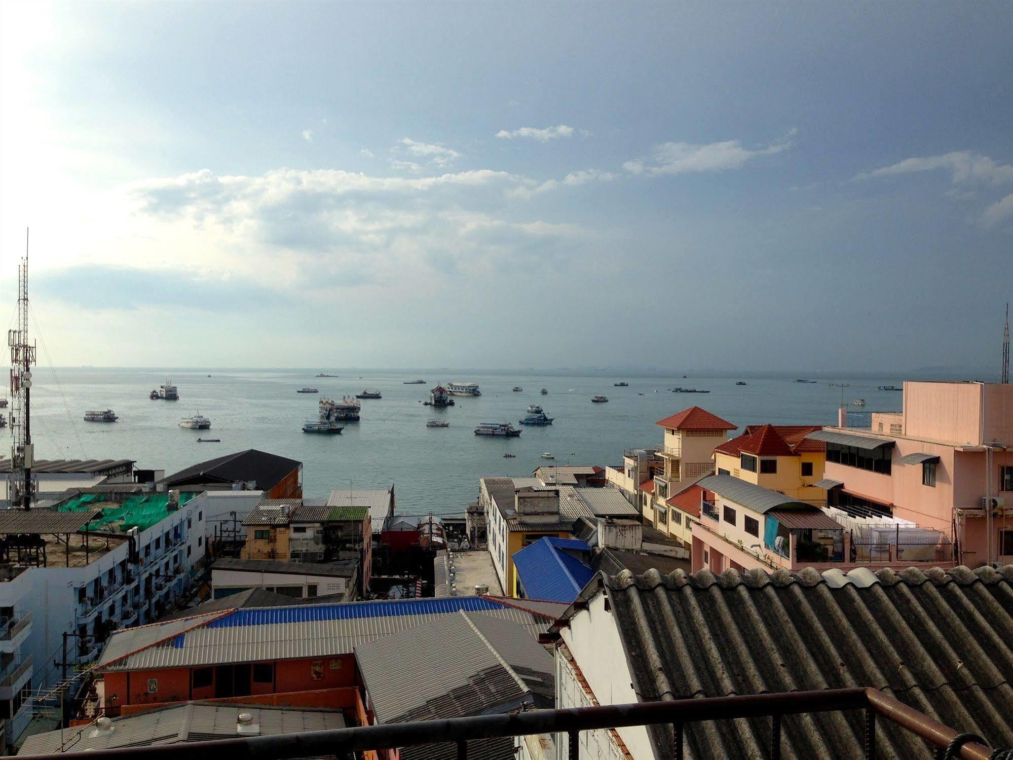 Cherry Hotel Pattaya Exterior photo