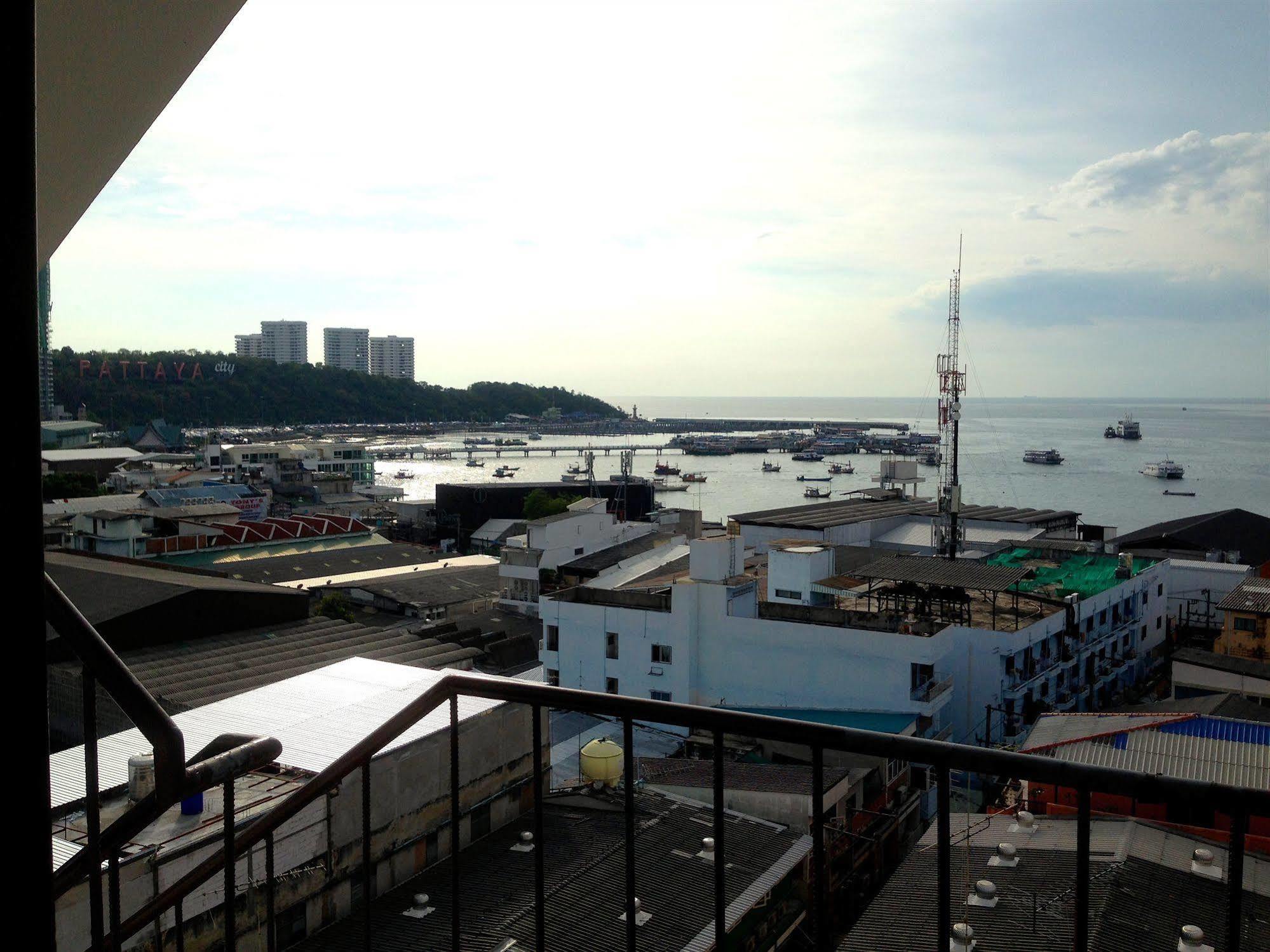 Cherry Hotel Pattaya Exterior photo